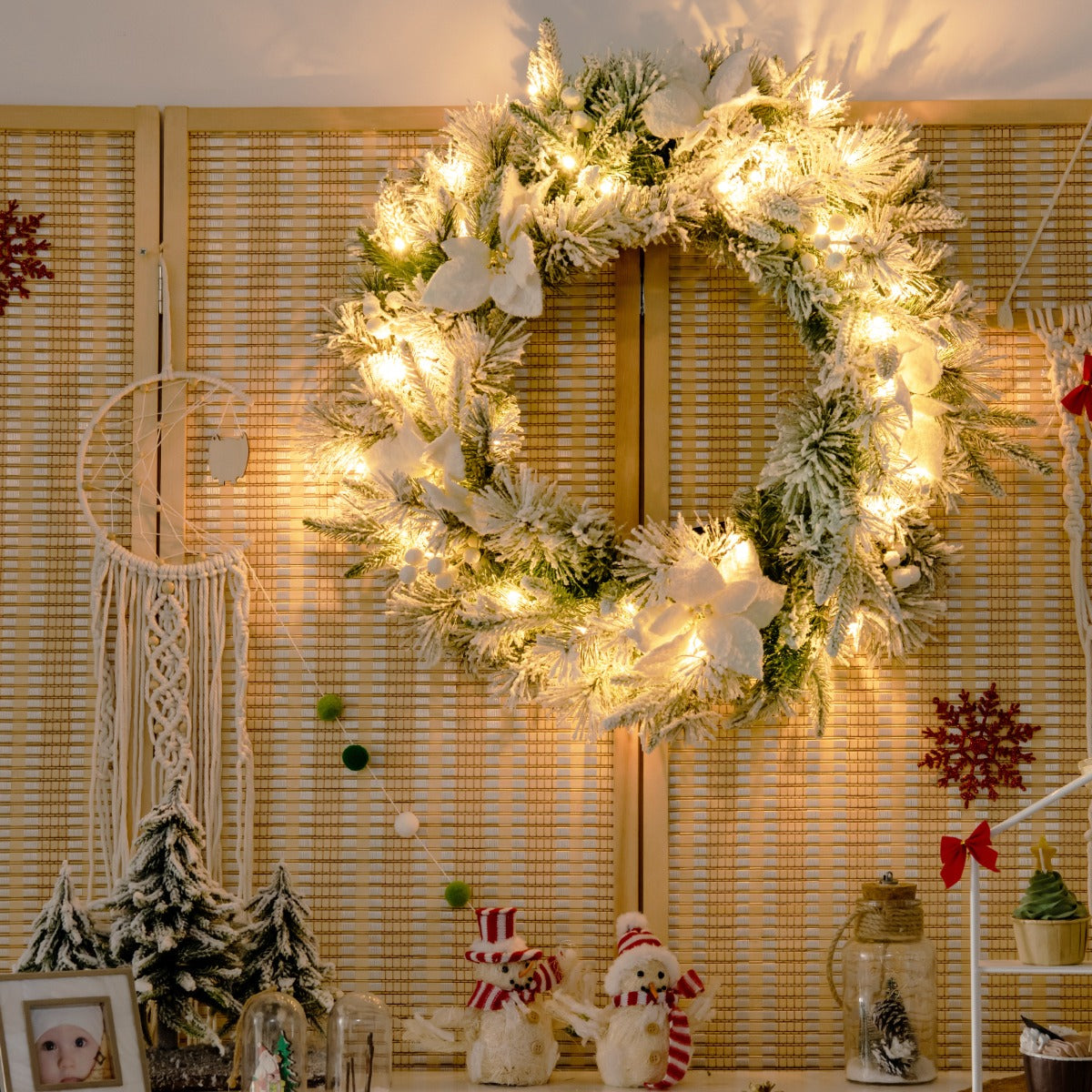 0.6M Pre-Lit Christmas Wreath with 50 LEDs & Lifelike Flowers for Decoration