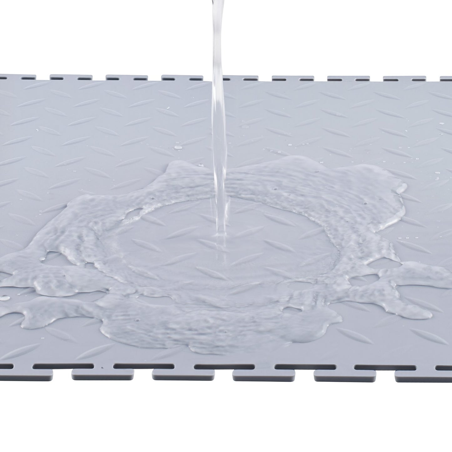 Garage Floor Tiles Interlocking, 8 Pack 513 x 513 x 5 mm Interlocking Modular Garage Flooring Tiles, Diamond Plate Slip-Resistant PVC Mats for Workshop,Warehouse,Tool Room, Silver