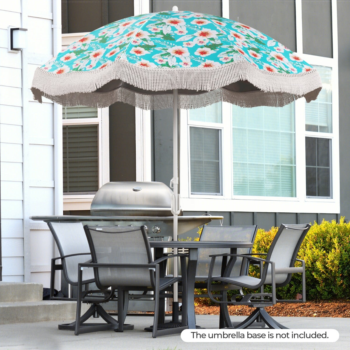 Quick-open two-section design makes this lightweight tassel umbrella easy to assemble