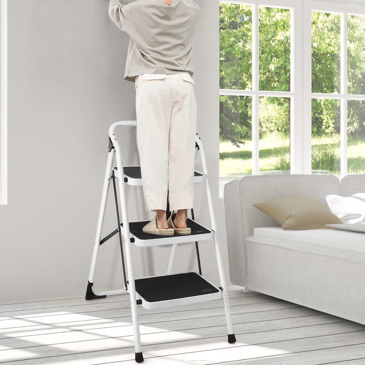 Stable triangular structure and solid rivet reinforcement enhance ladder reliability