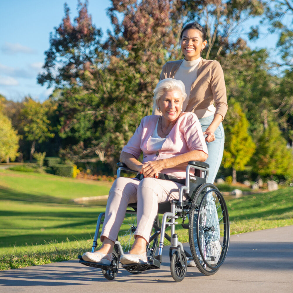 24" Folding Wheelchair, 136kg Capacity, Retractable Armrests, Adjustable Footrests