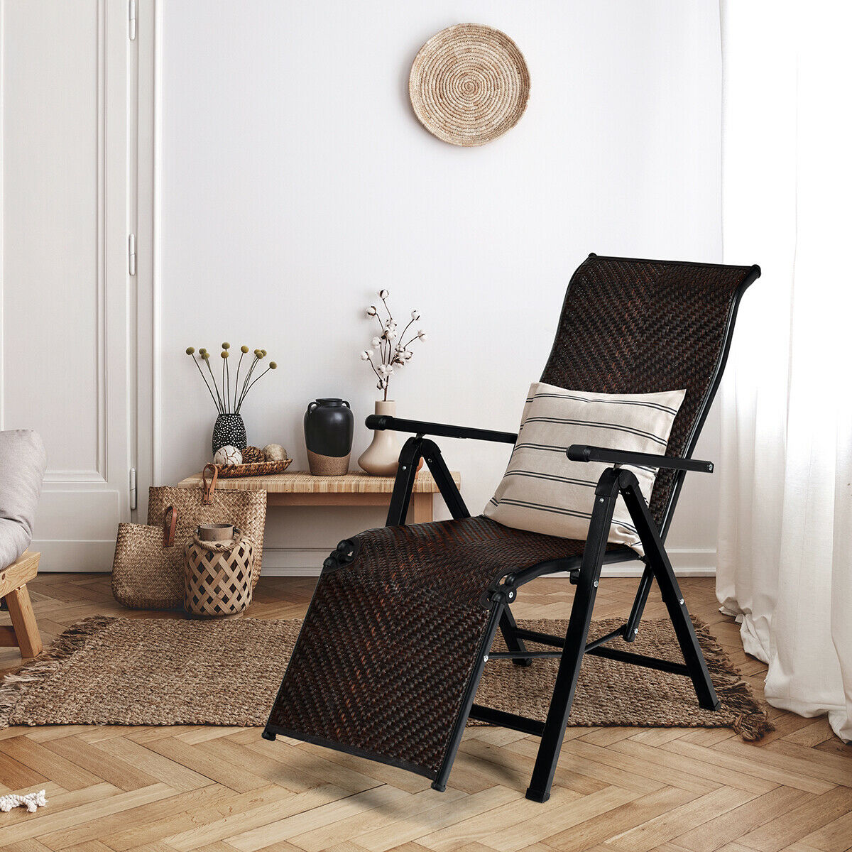 Adjustable reclining backrests and ergonomic headrests promote personalized comfort