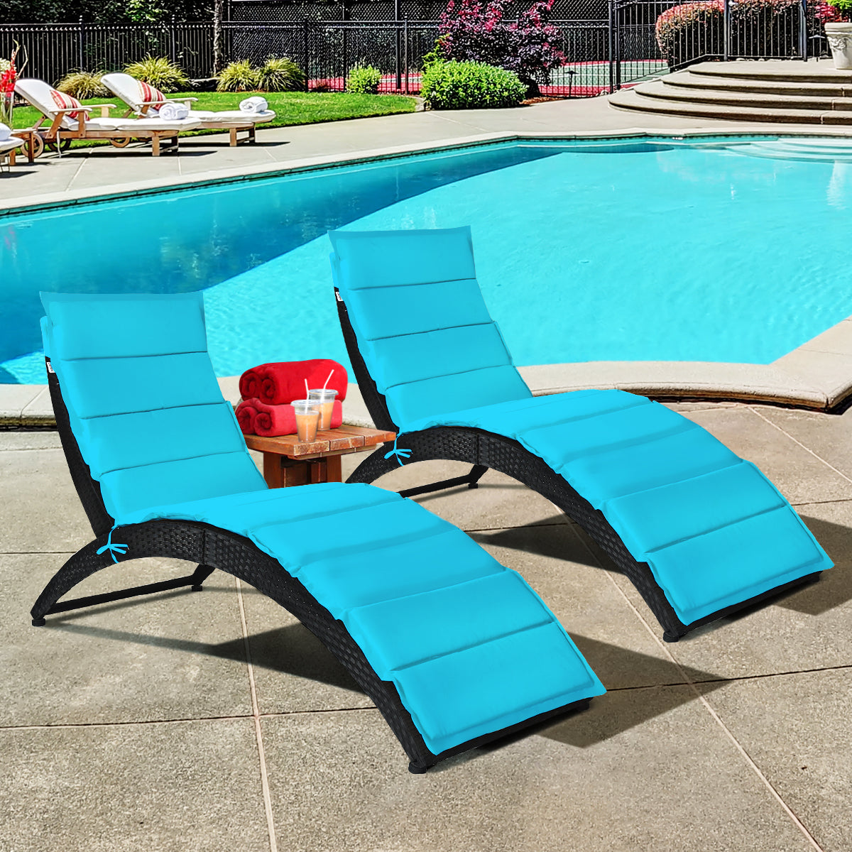Spacious rattan chaise lounge is suitable for patios, porches, gardens, poolside areas, and seaside use