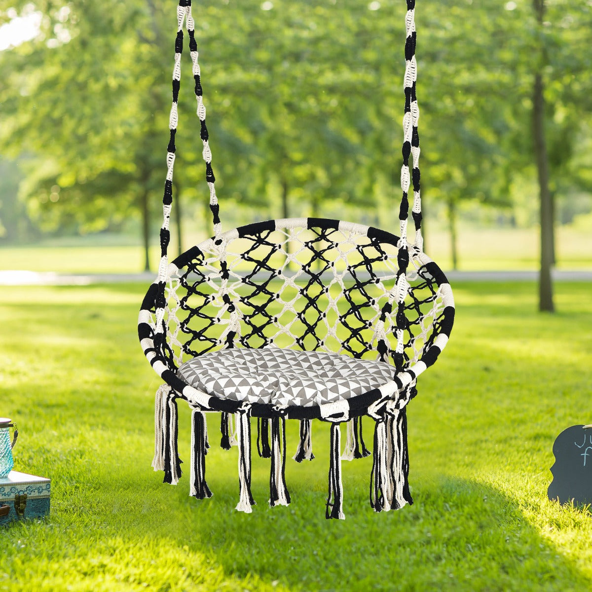 Two rustproof metal hoops provide alternative hanging options for beams, stands, ceilings, or trees