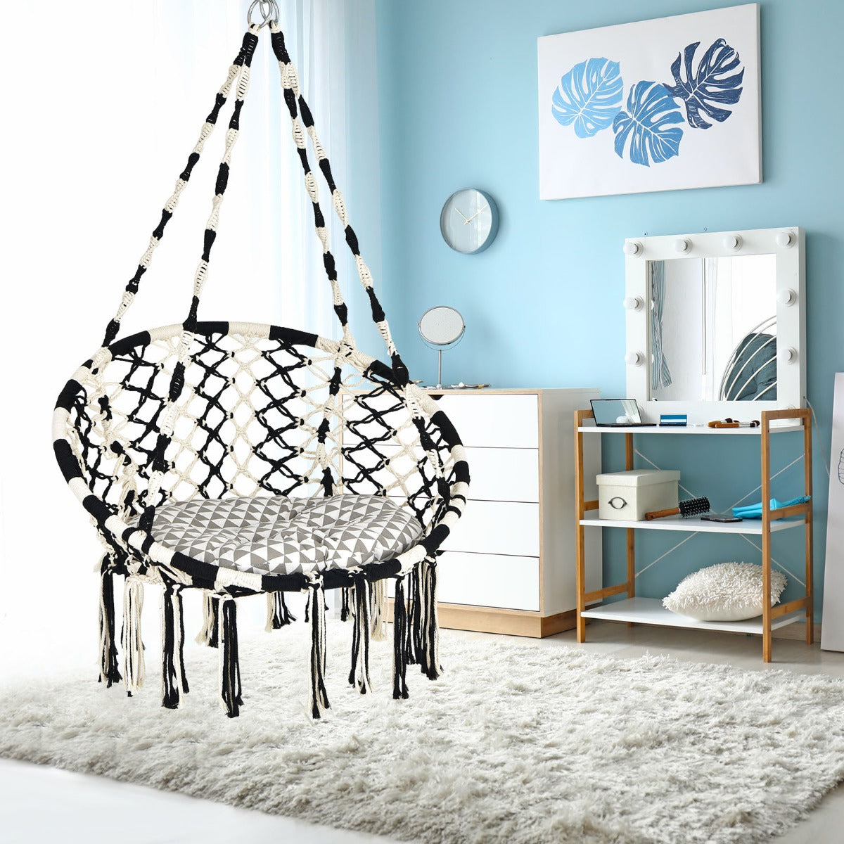 Breathable polyester-cotton rope seat provides comfortable back and body support during extended use