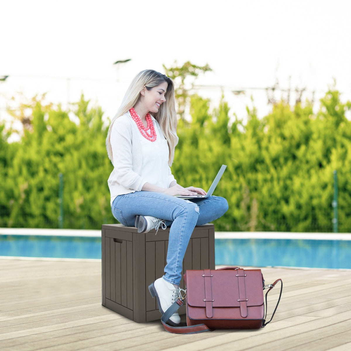 118L Weatherproof Patio Storage Box with Lockable Lid and 100 kg Capacity