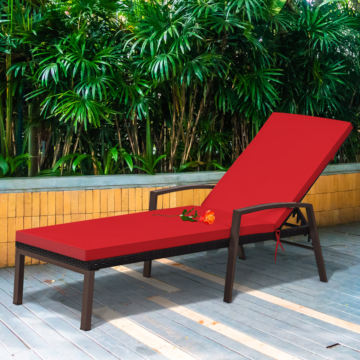 Adjustable backrest follows the body curve and helps you find a comfortable reclining angle
