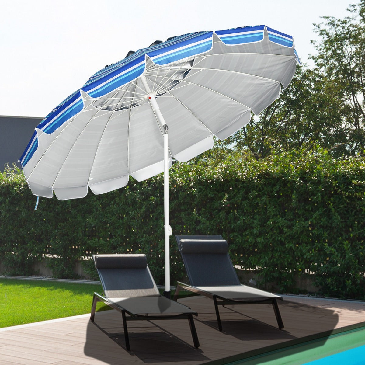 Lightweight 2.5 kg folding beach umbrella is easy to carry with the included storage bag