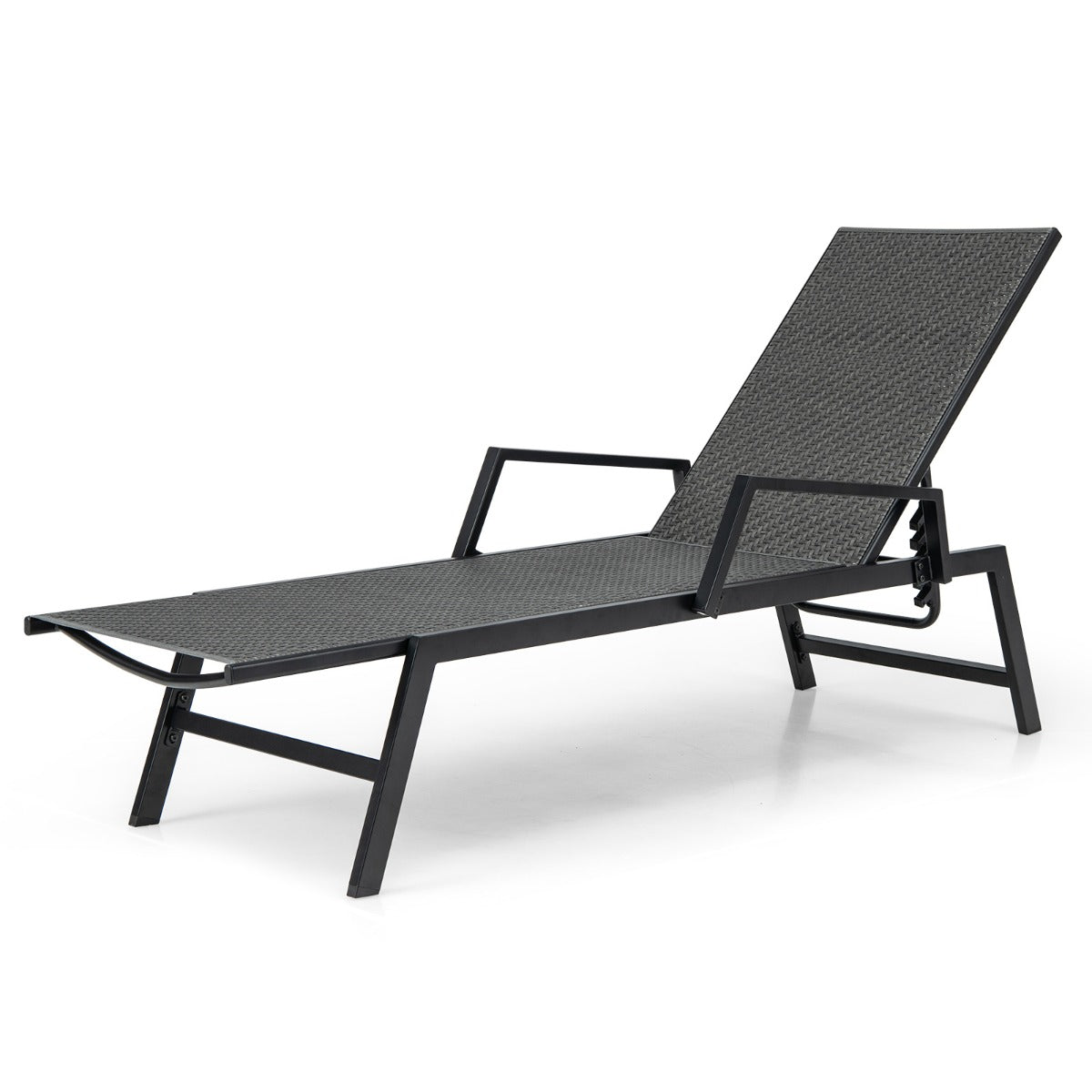 Powder-coated metal frame delivers reliable stability and durability for outdoor relaxation