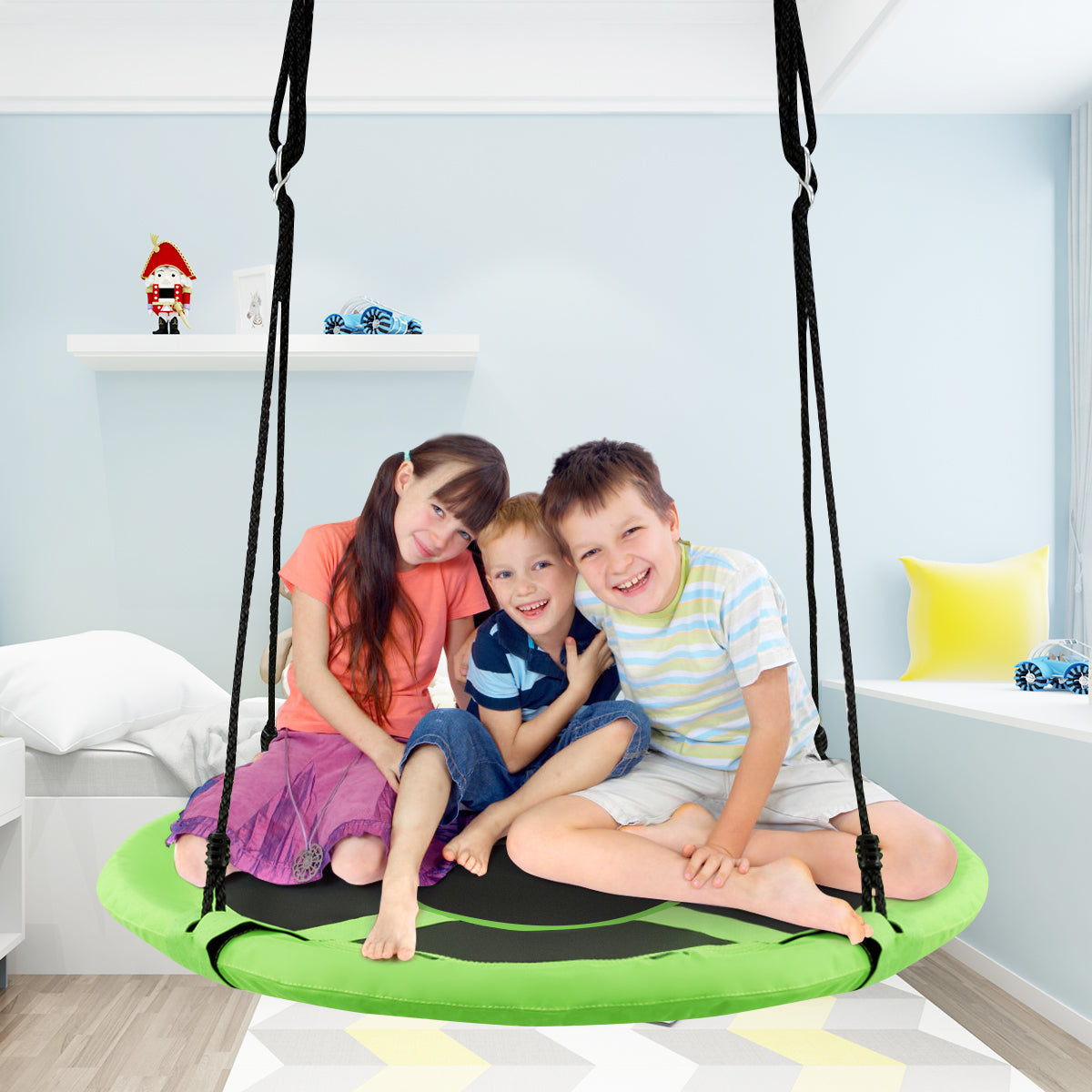 Adjustable ropes from 102 to 160 cm help set the swing height for different hanging locations