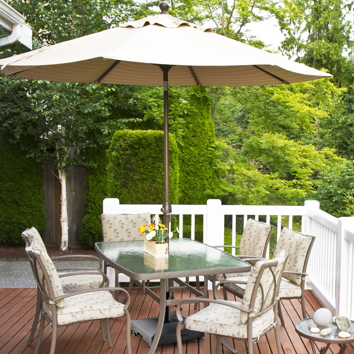 Heavy-duty weather-resistant umbrella stand is suitable for patios, gardens, decks, and poolside areas