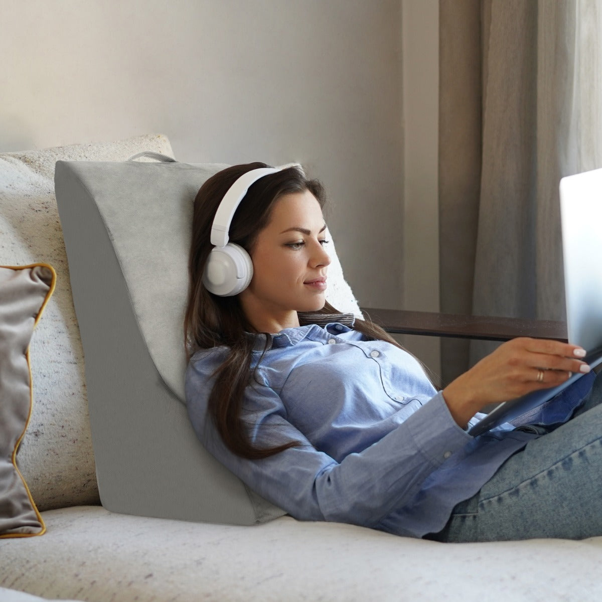 Costway 32cm Body Elevation Pillow with Unique Curved Design